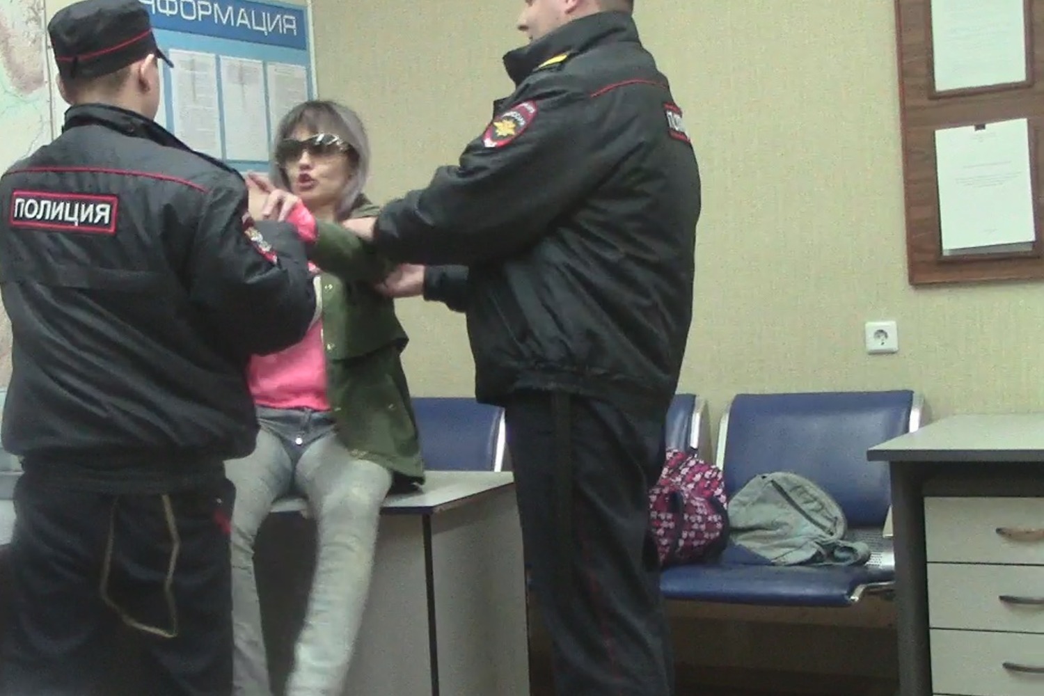 Задержана мать